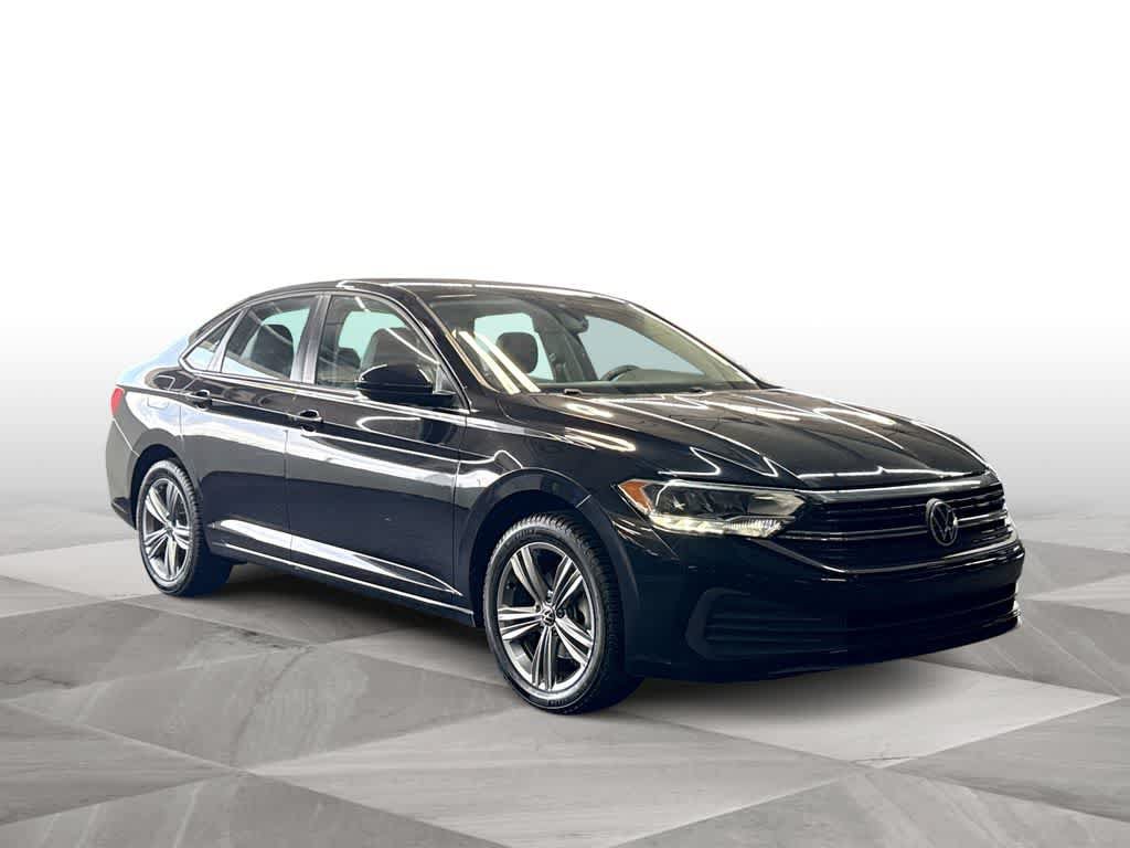 Certified 2022 Volkswagen Jetta SE FWD image 2