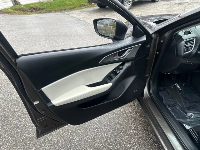 Used 2017 MAZDA MAZDA3 Grand Touring image 29