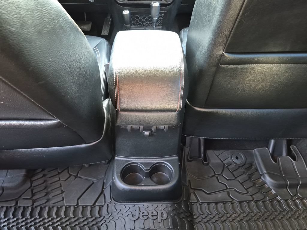 Used 2016 Jeep Wrangler Unlimited Sahara AWD/4WD image 35