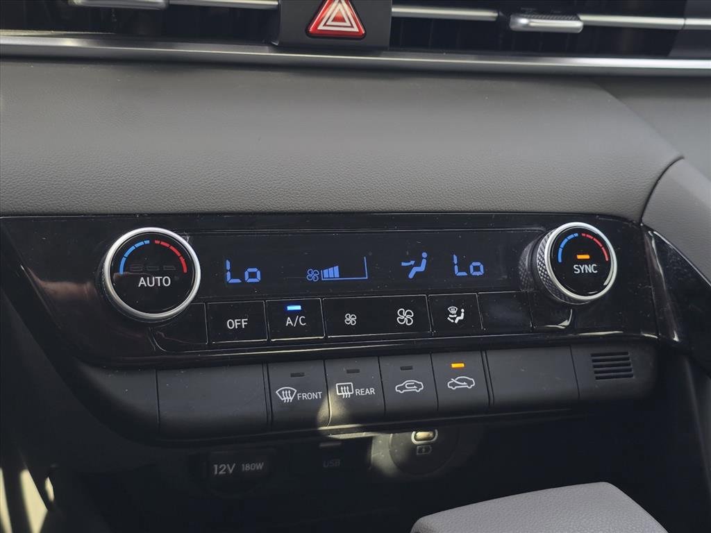 Used 2025 Hyundai Elantra Blue image 24