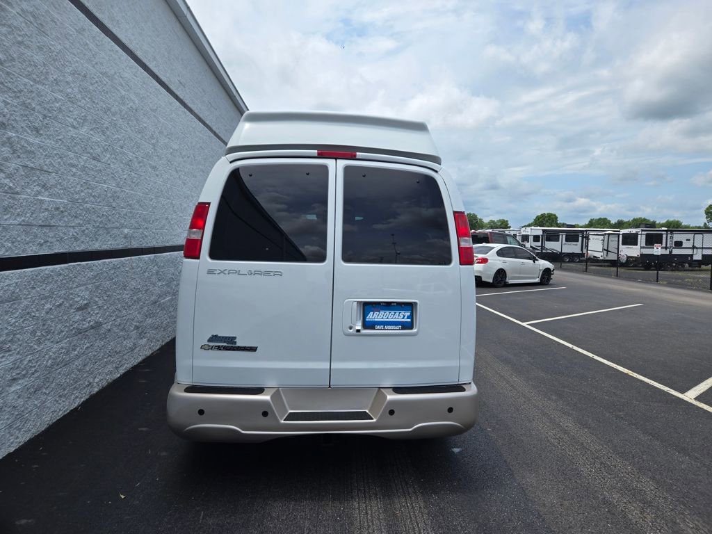 Used 2022 Chevrolet Express 2500 w/ Enhanced Convenience Package image 4