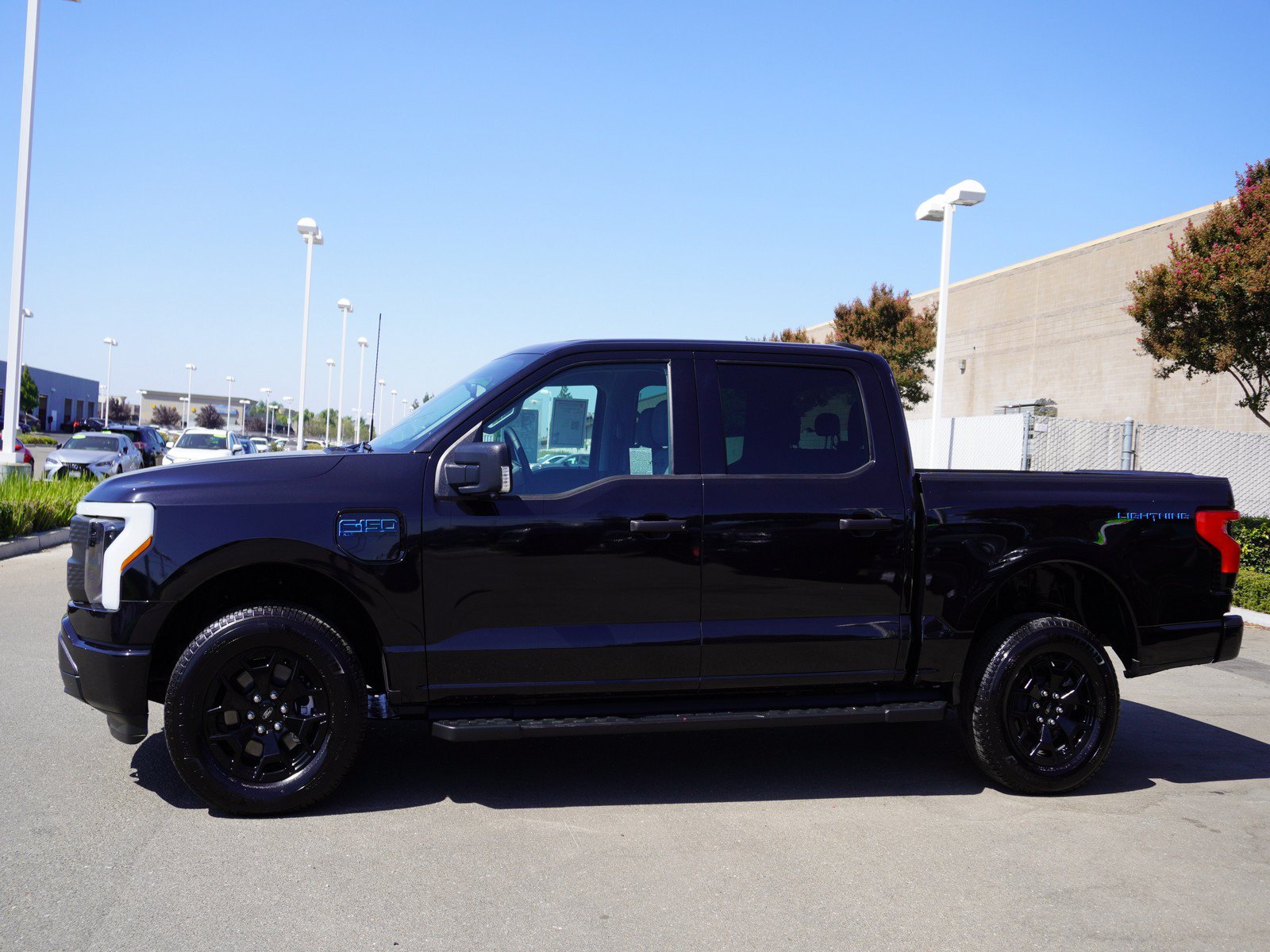 Used 2025 Ford F150 Lightning XLT AWD/4WD image 6