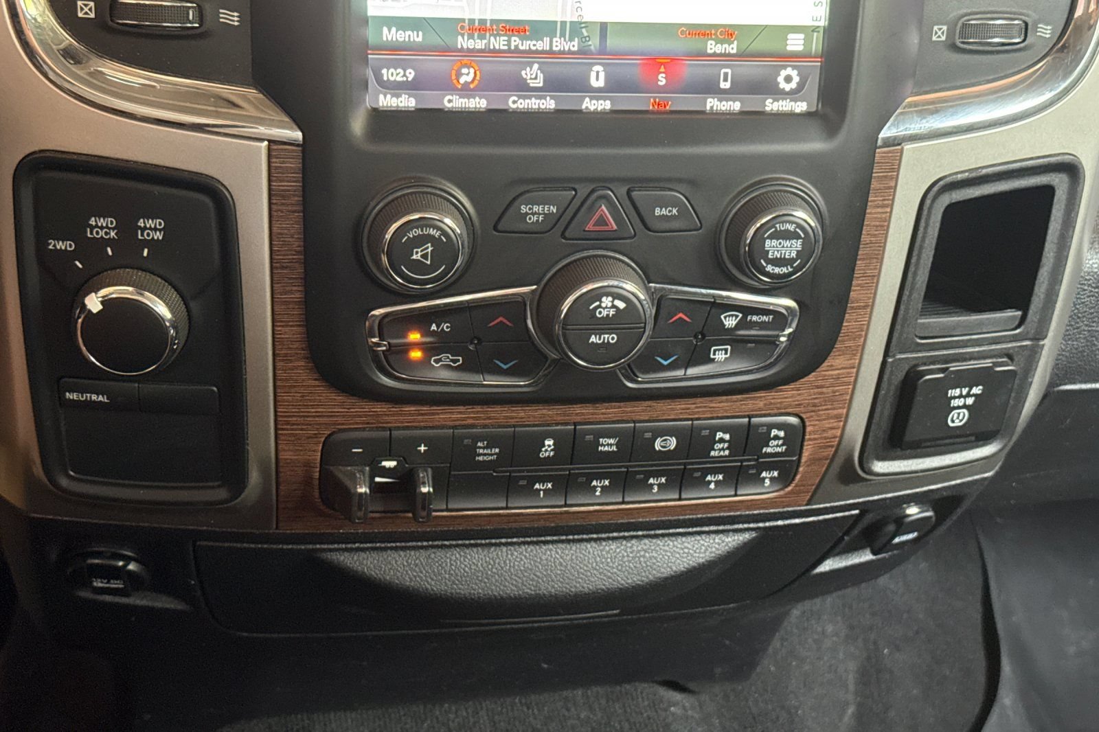 Used 2018 RAM 3500 Laramie w/ Convenience Group AWD/4WD image 27