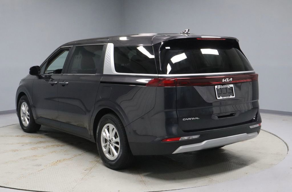 Used 2024 Kia Carnival LX FWD image 7