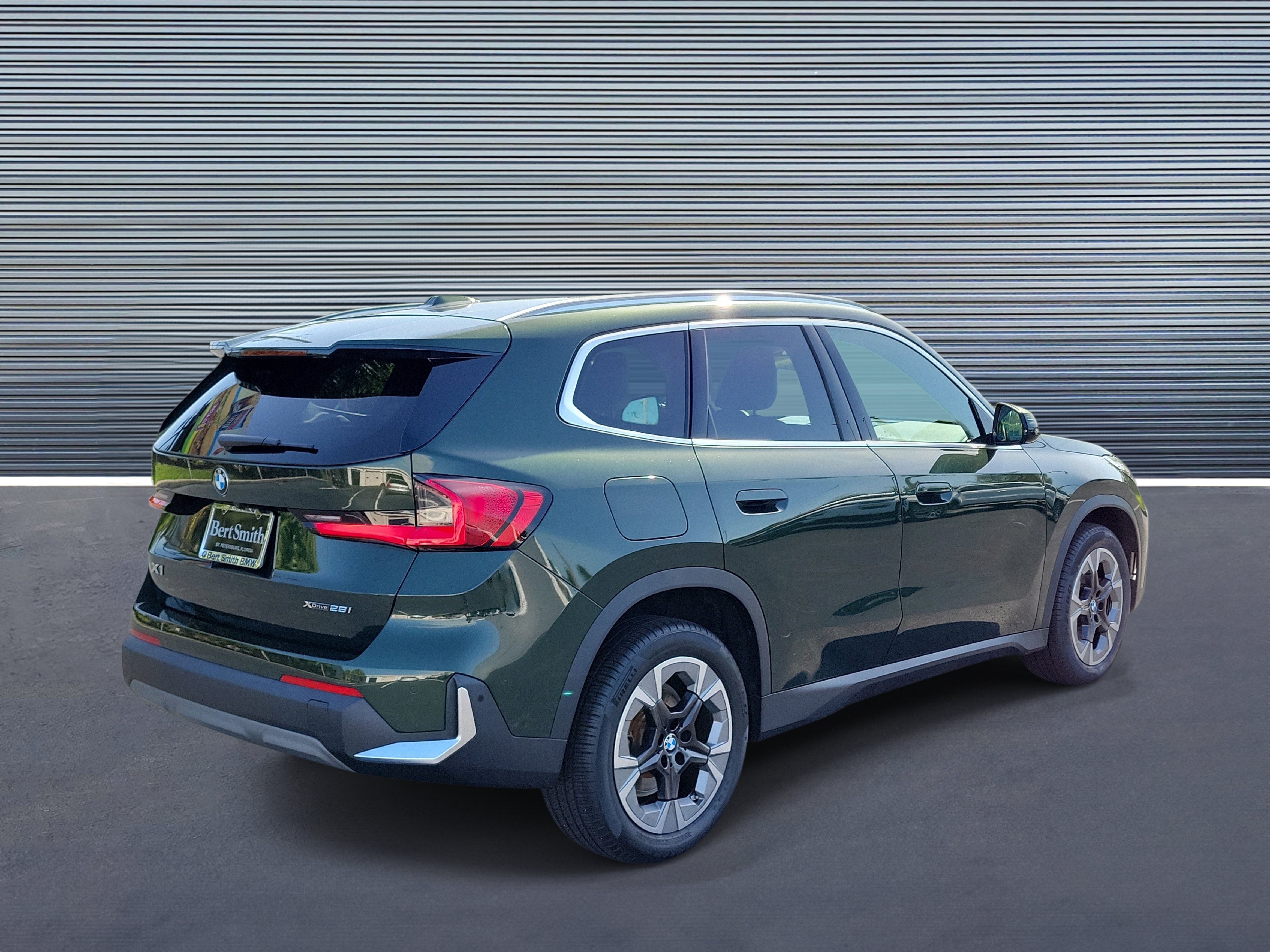 Used 2023 BMW X1 xDrive28i w/ Convenience Package AWD/4WD image 3