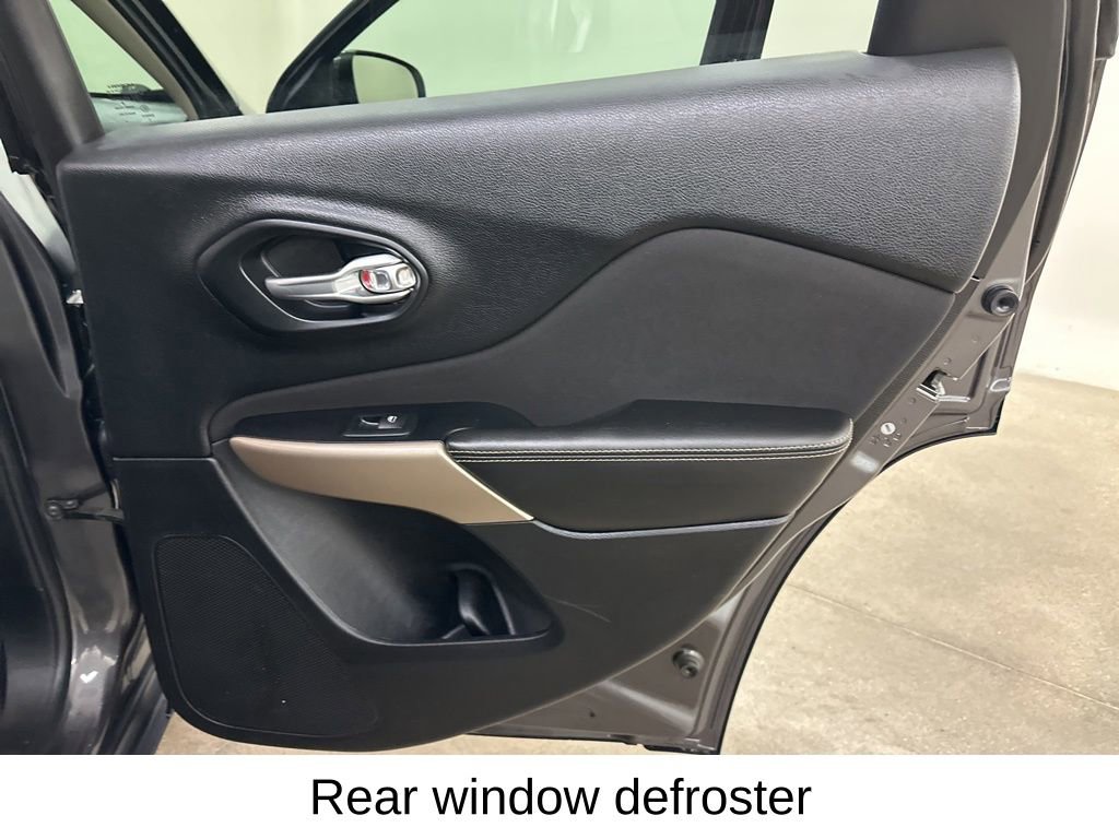 Used 2017 Jeep Cherokee Latitude w/ Cold Weather Group image 24