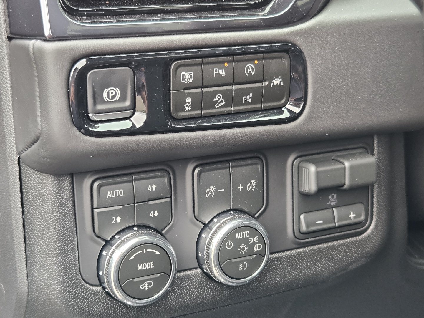 New 2026 GMC Yukon AT4 Ultimate AWD/4WD image 20