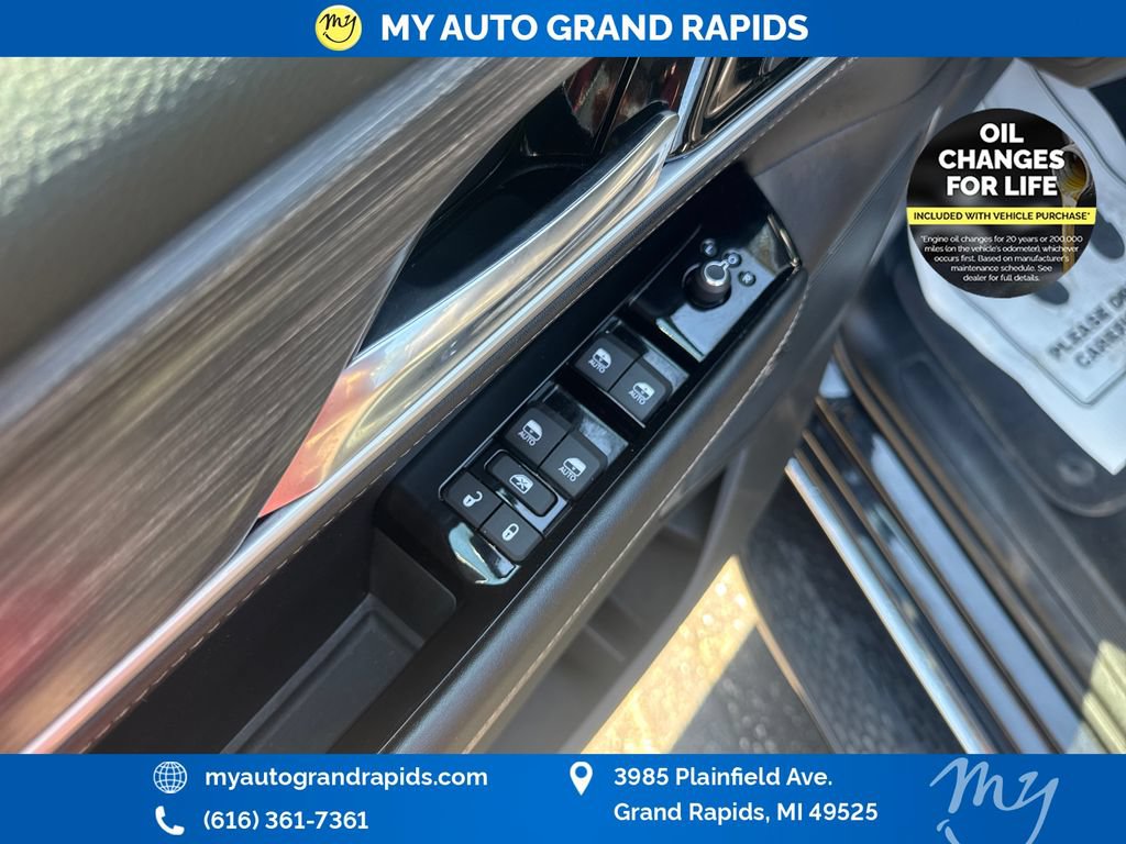 Used 2024 Jeep Wagoneer L Series II w/ Flexible Seating Group AWD/4WD image 11