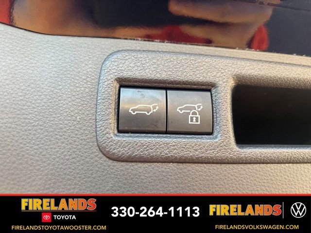 Used 2023 Toyota Venza Limited image 54