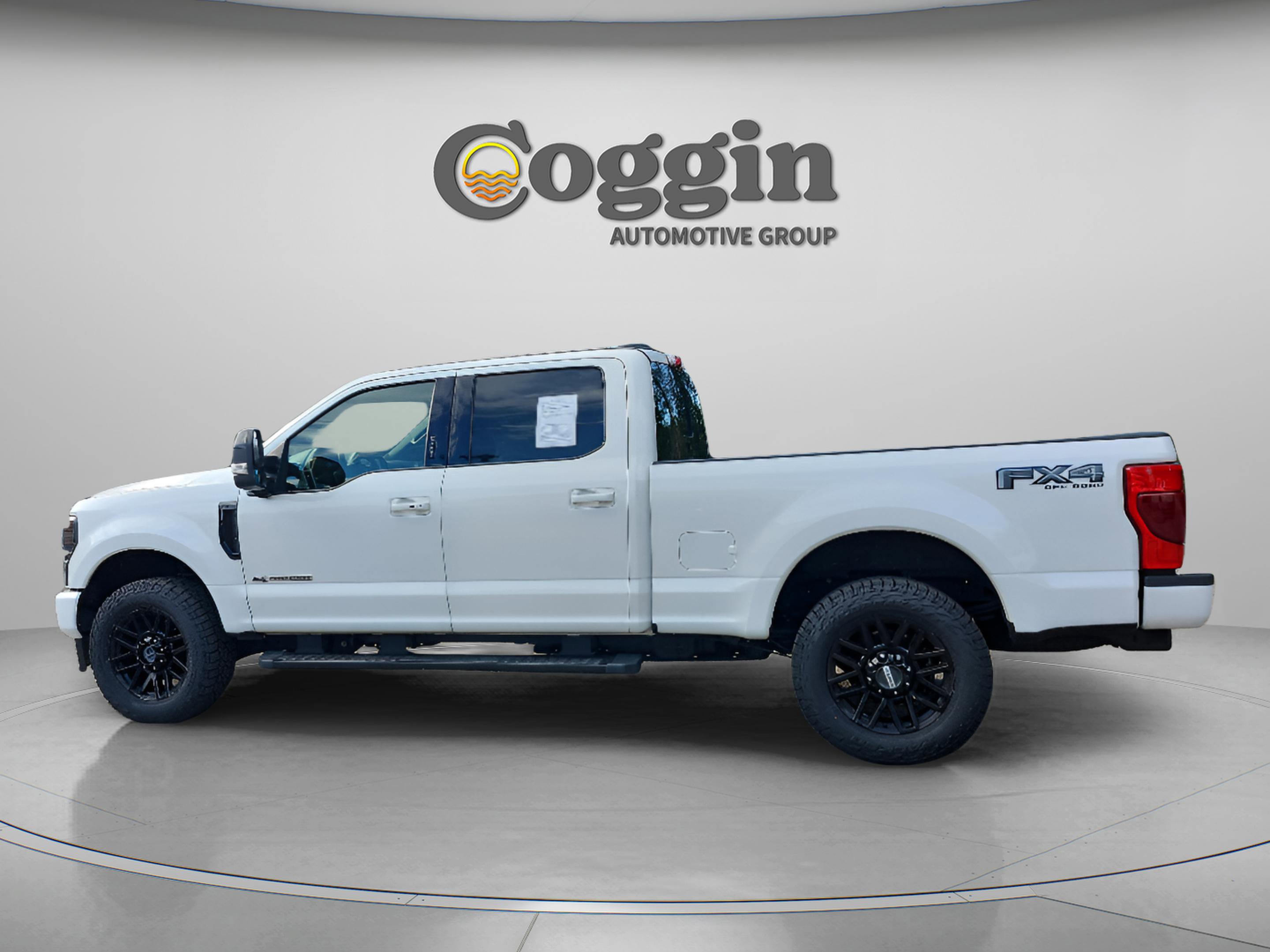 Used 2022 Ford F250 Lariat w/ Black Appearance Package image 3