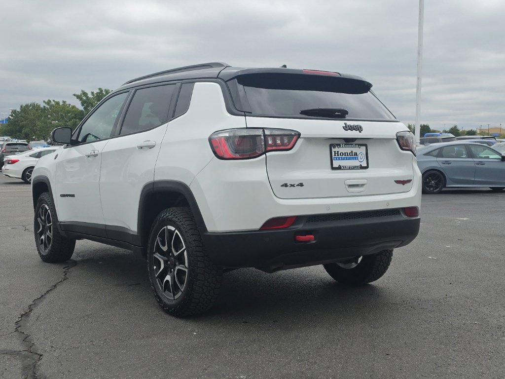 Used 2025 Jeep Compass Trailhawk AWD/4WD image 5