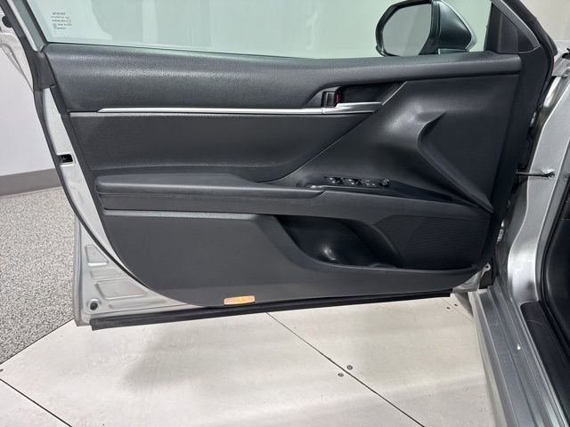 Used 2019 Toyota Camry SE FWD image 9