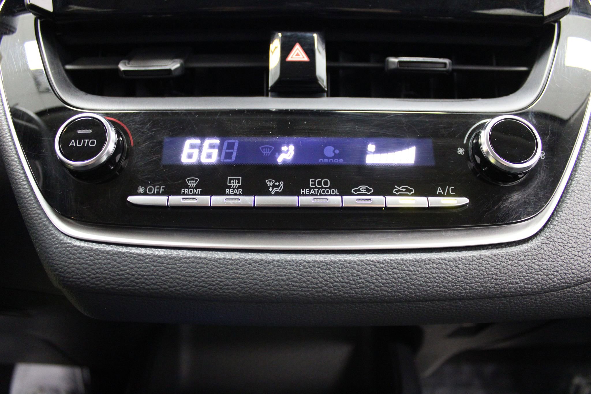 Used 2022 Toyota Corolla LE image 34