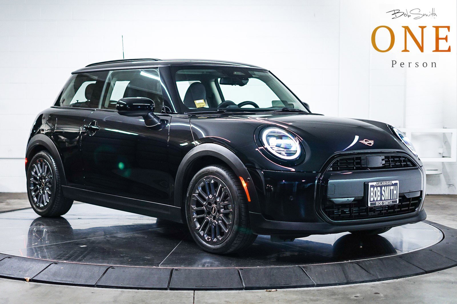 Used 2025 MINI Cooper 2-Door Hardtop image 1