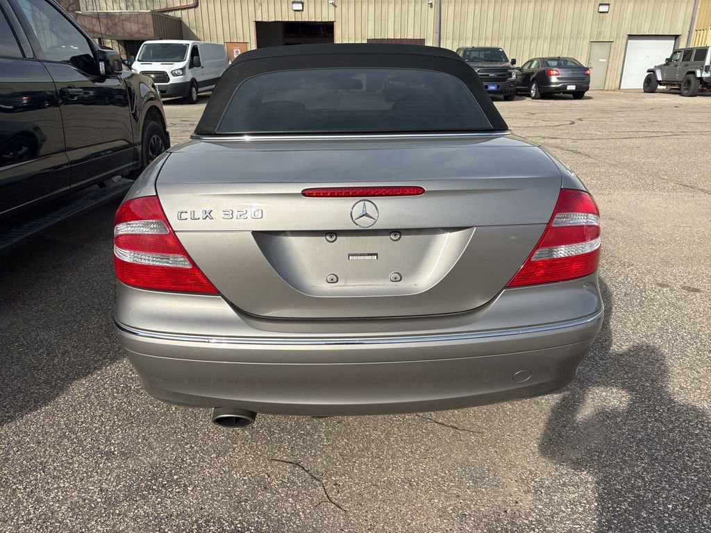 Used 2005 Mercedes-Benz CLK 320 Cabriolet image 4