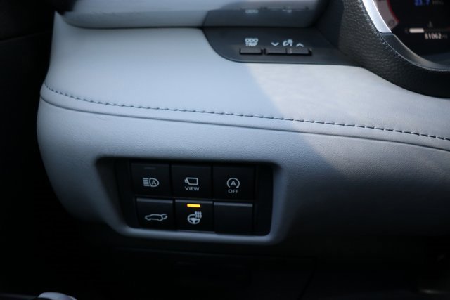 Used 2023 Toyota Highlander L image 21