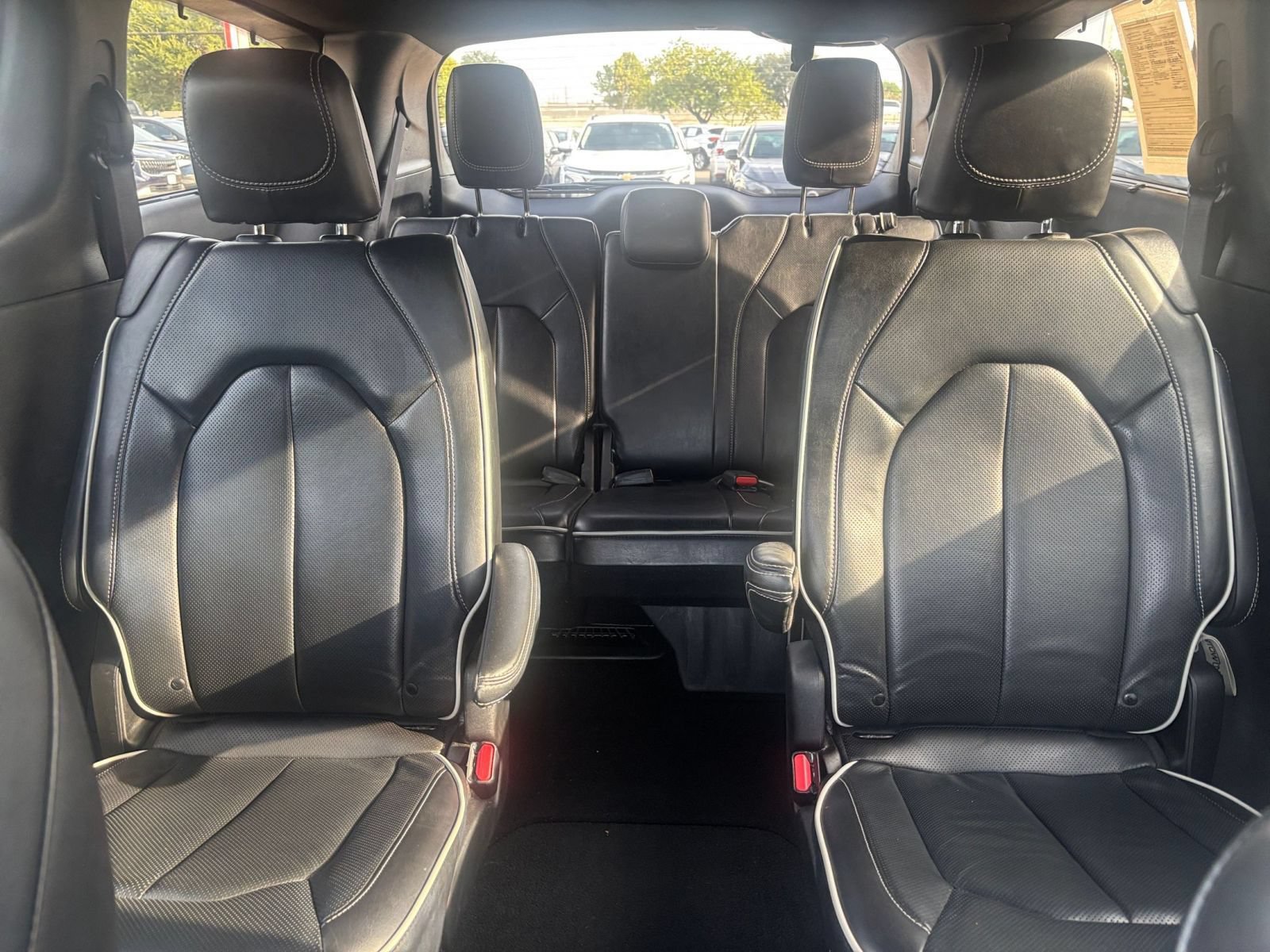 Used 2025 Chrysler Pacifica Limited FWD image 42