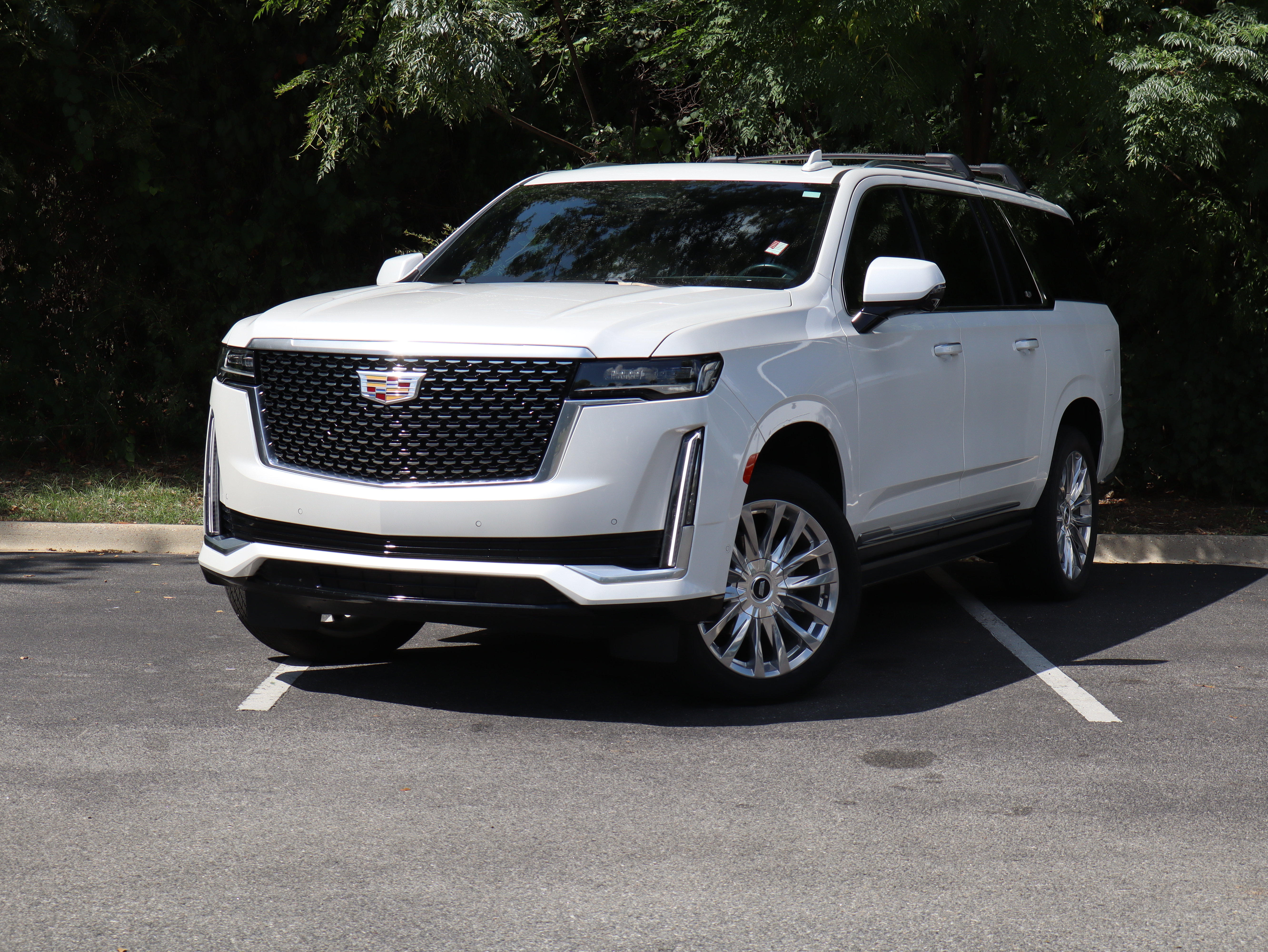 Used 2023 Cadillac Escalade ESV Premium Luxury w/ Performance Package AWD/4WD image 2