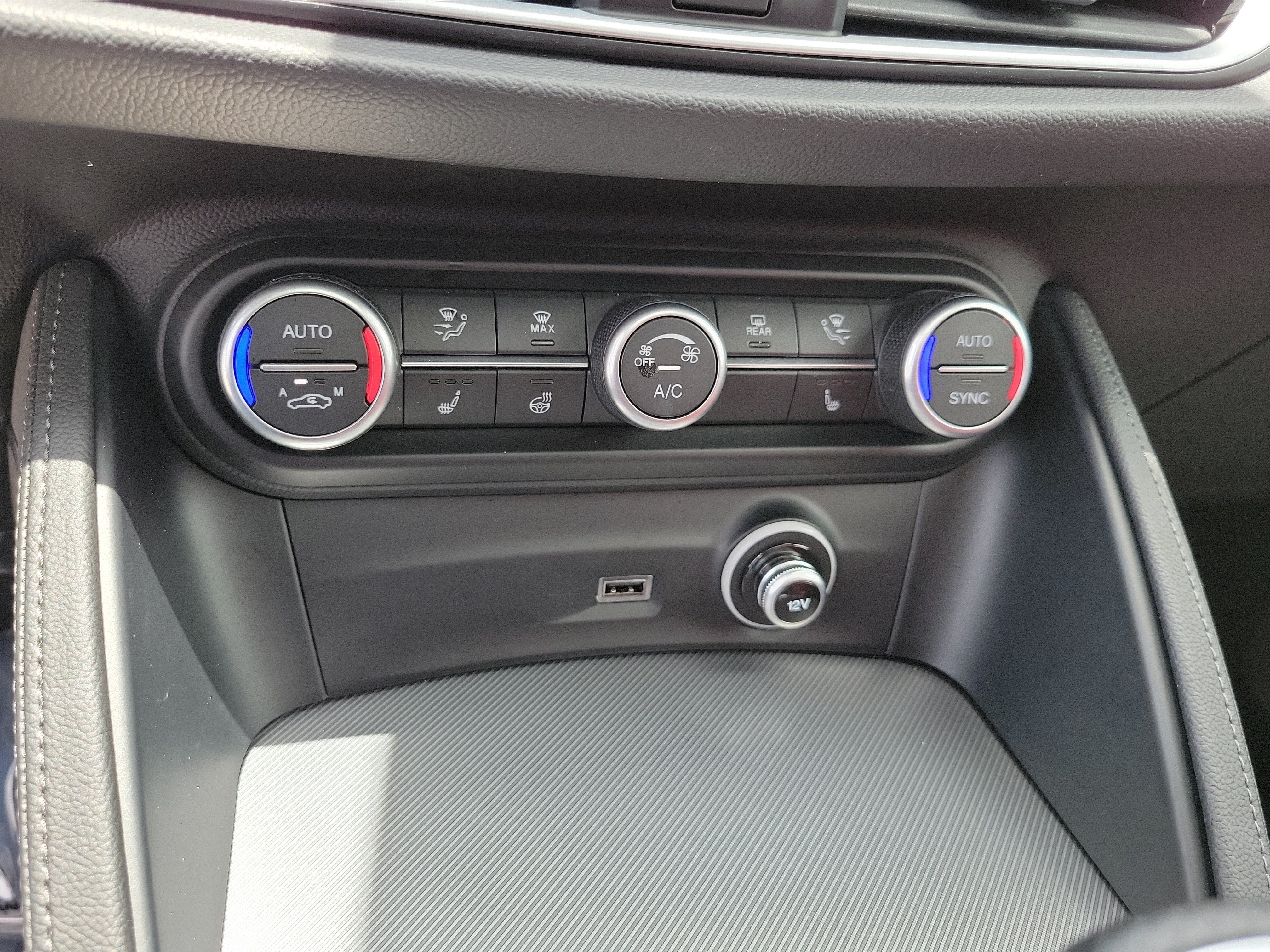 Used 2022 Alfa Romeo Stelvio Veloce AWD/4WD image 25