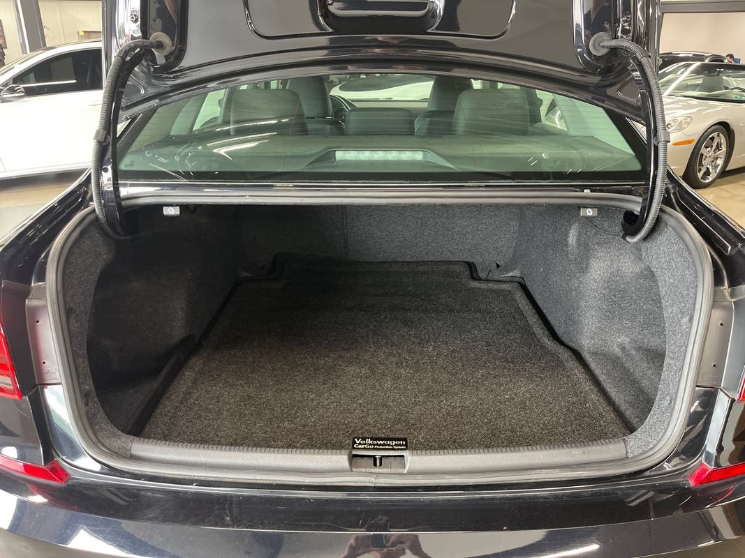 Used 2018 Volkswagen Passat 2.0T SE FWD image 44