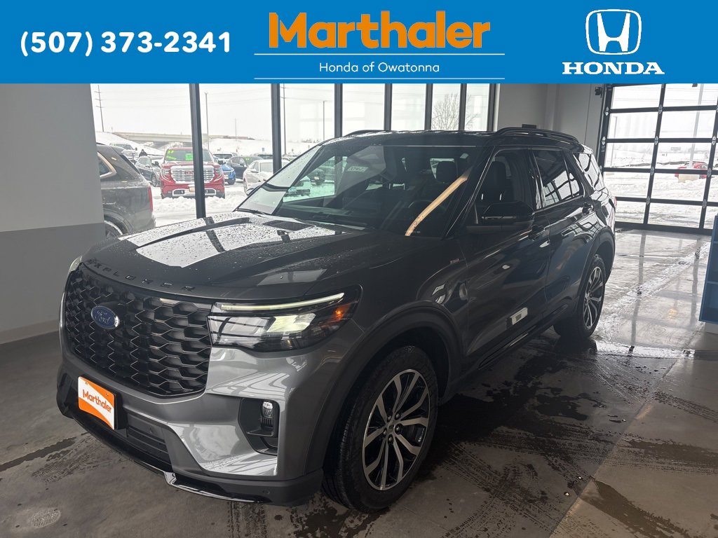 Used 2025 Ford Explorer ST-Line image 1