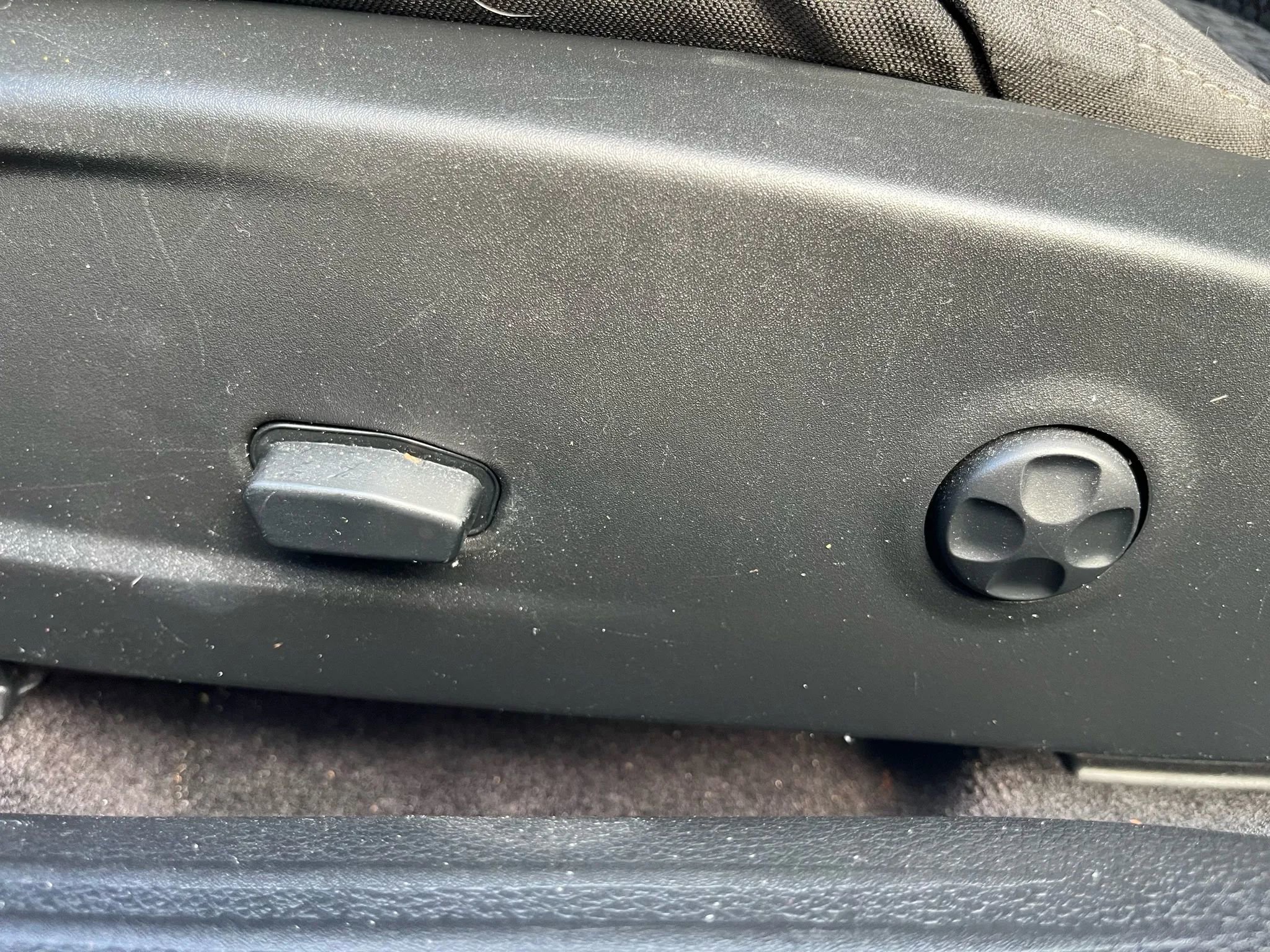 Used 2017 Dodge Challenger SXT RWD image 14