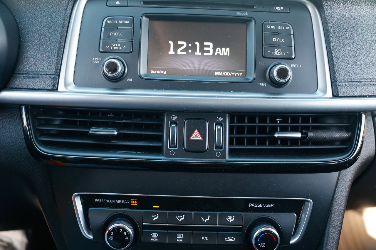 Used 2017 Kia Optima LX image 31