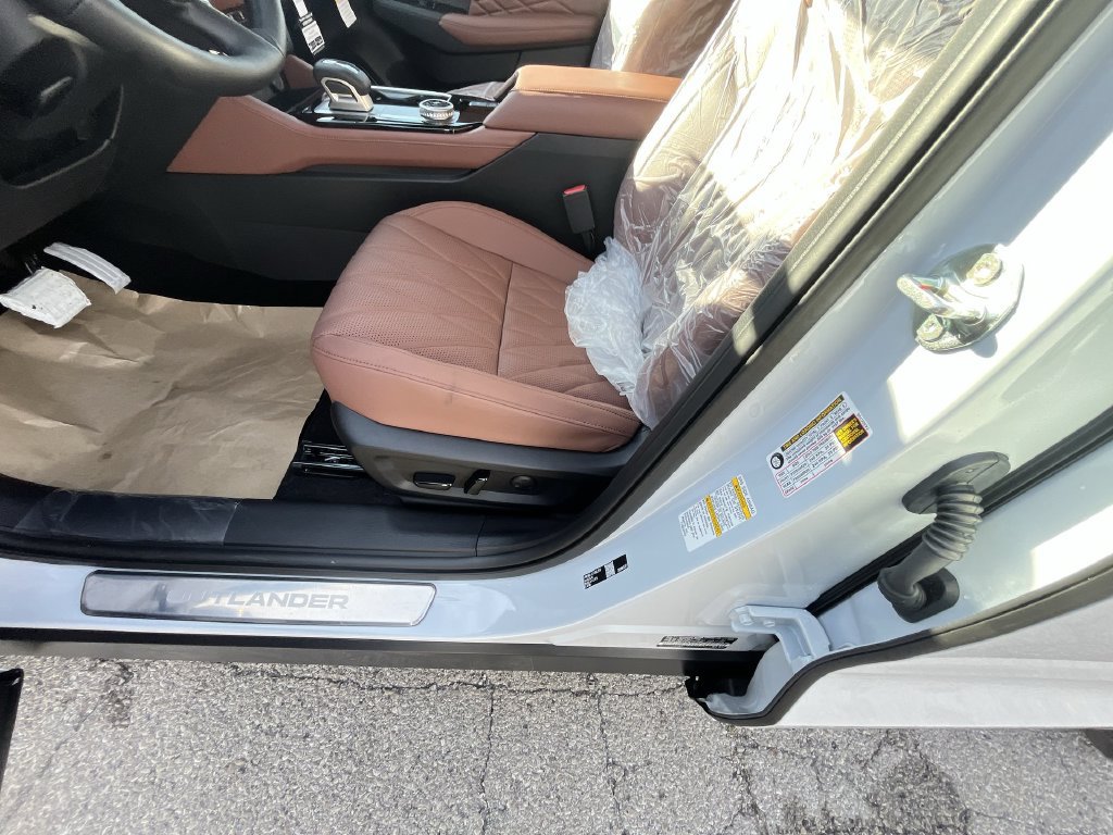 New 2026 Mitsubishi Outlander SEL FWD image 12