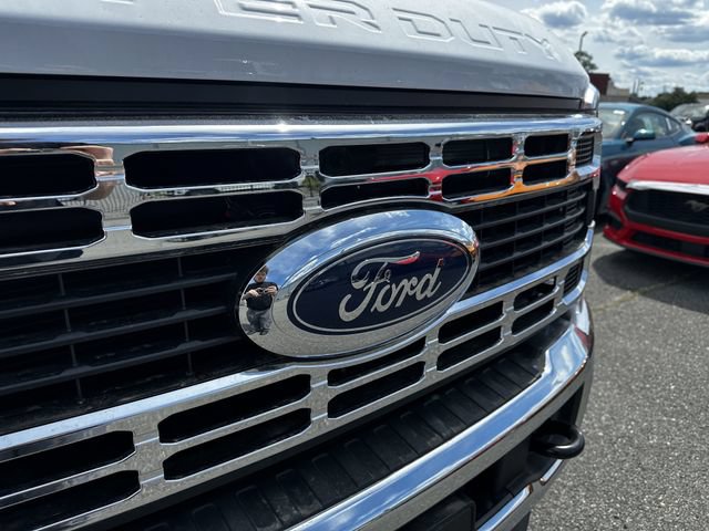 New 2026 Ford F550 4x4 Crew Cab image 10