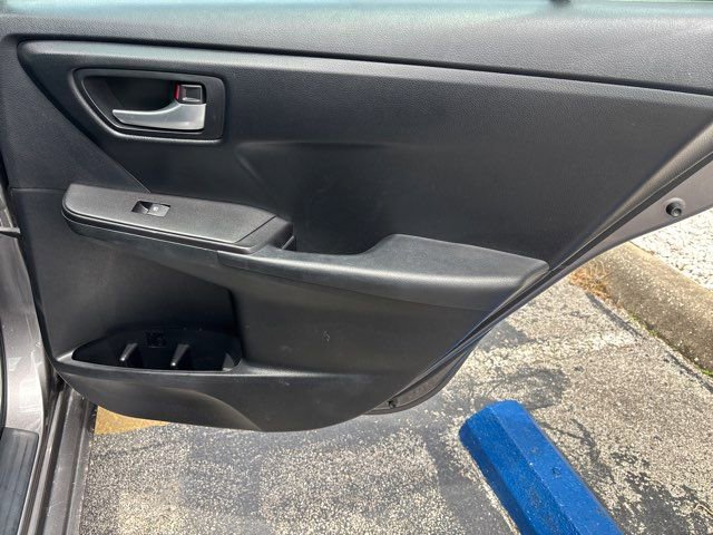 Used 2015 Toyota Camry SE FWD image 46