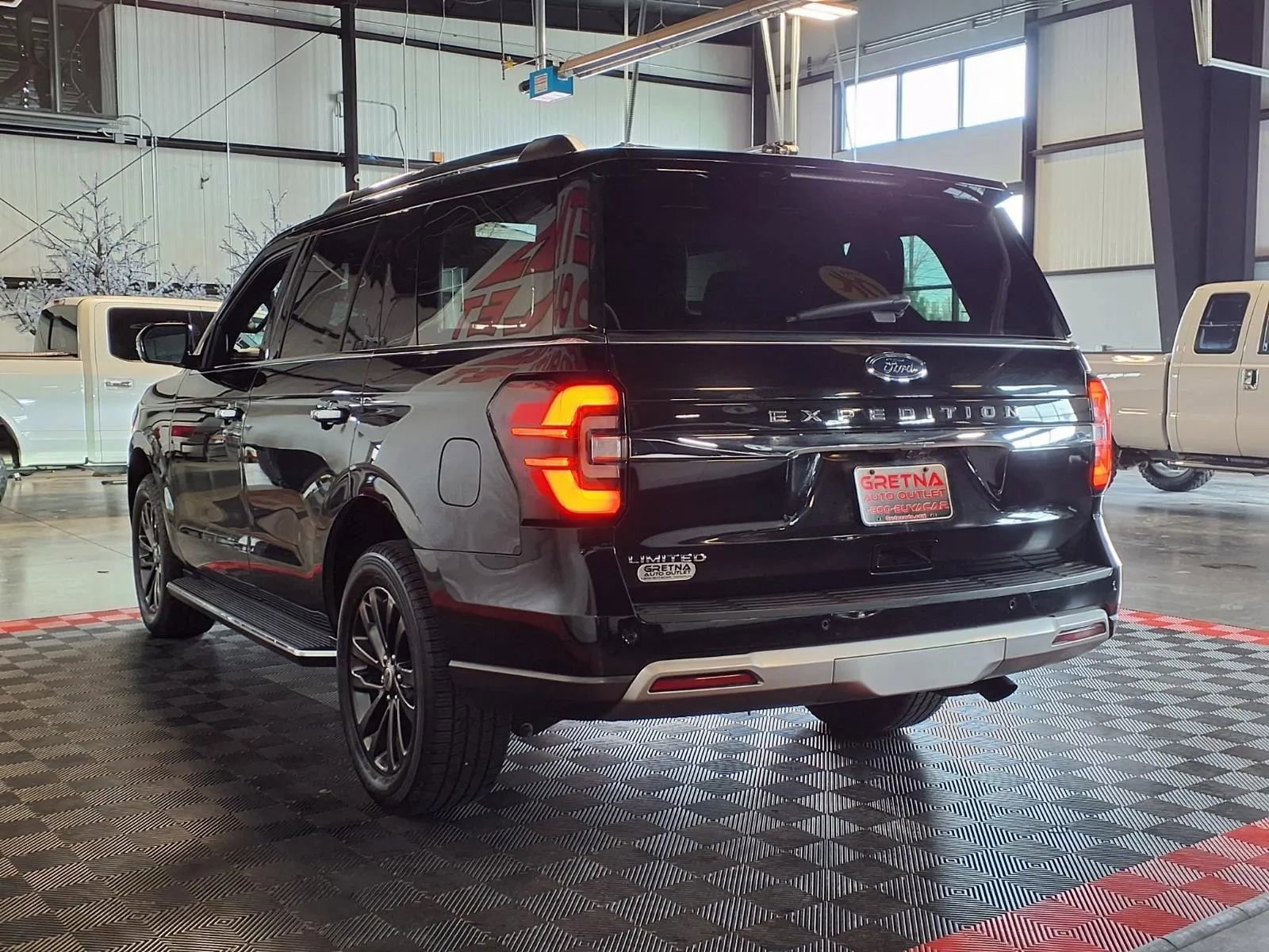 Used 2022 Ford Expedition Limited image 4