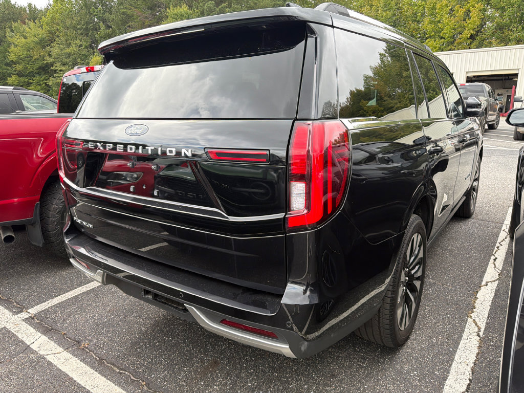Used 2026 Ford Expedition Platinum w/ Driver's Package AWD/4WD image 5