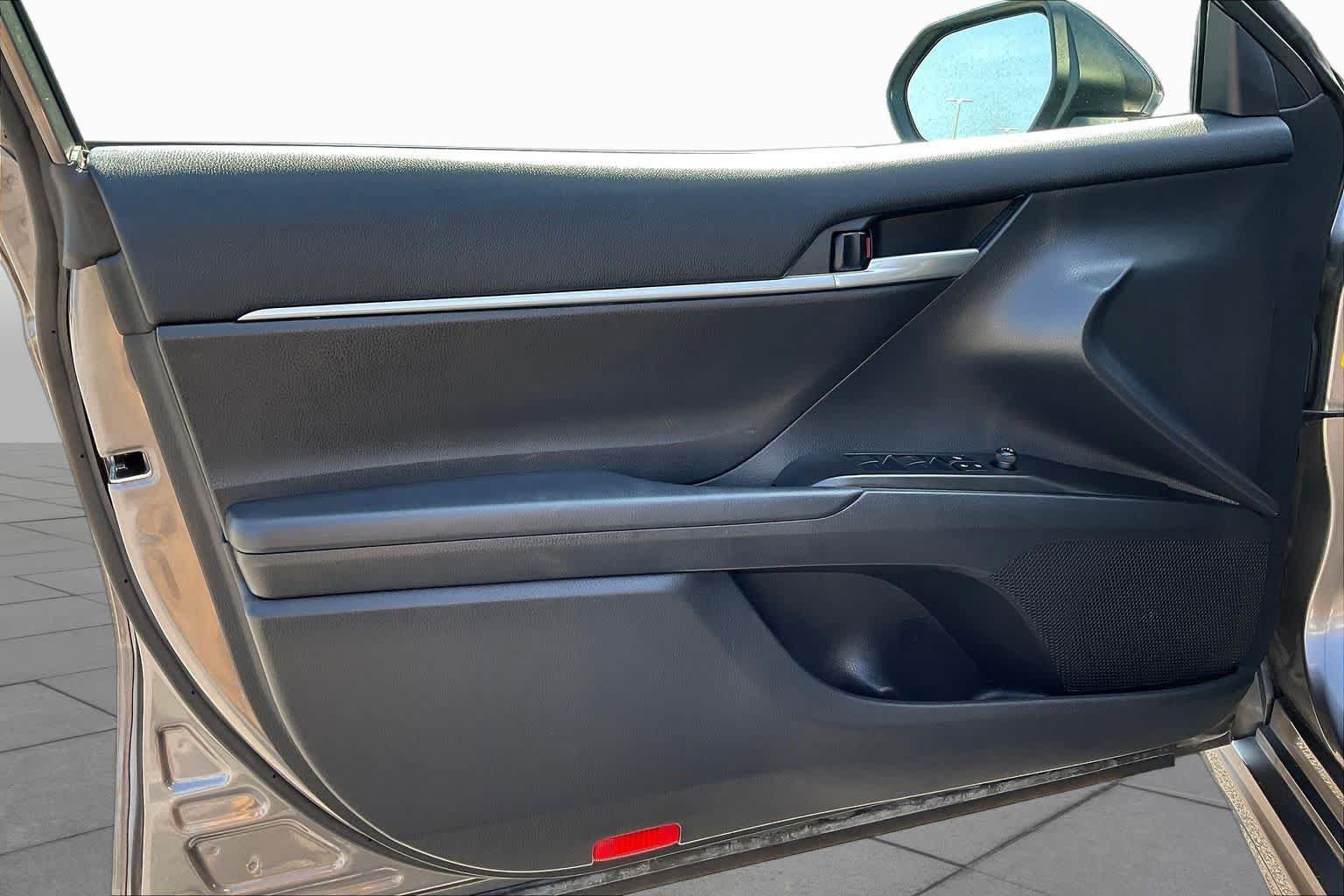 Used 2023 Toyota Camry SE FWD image 21