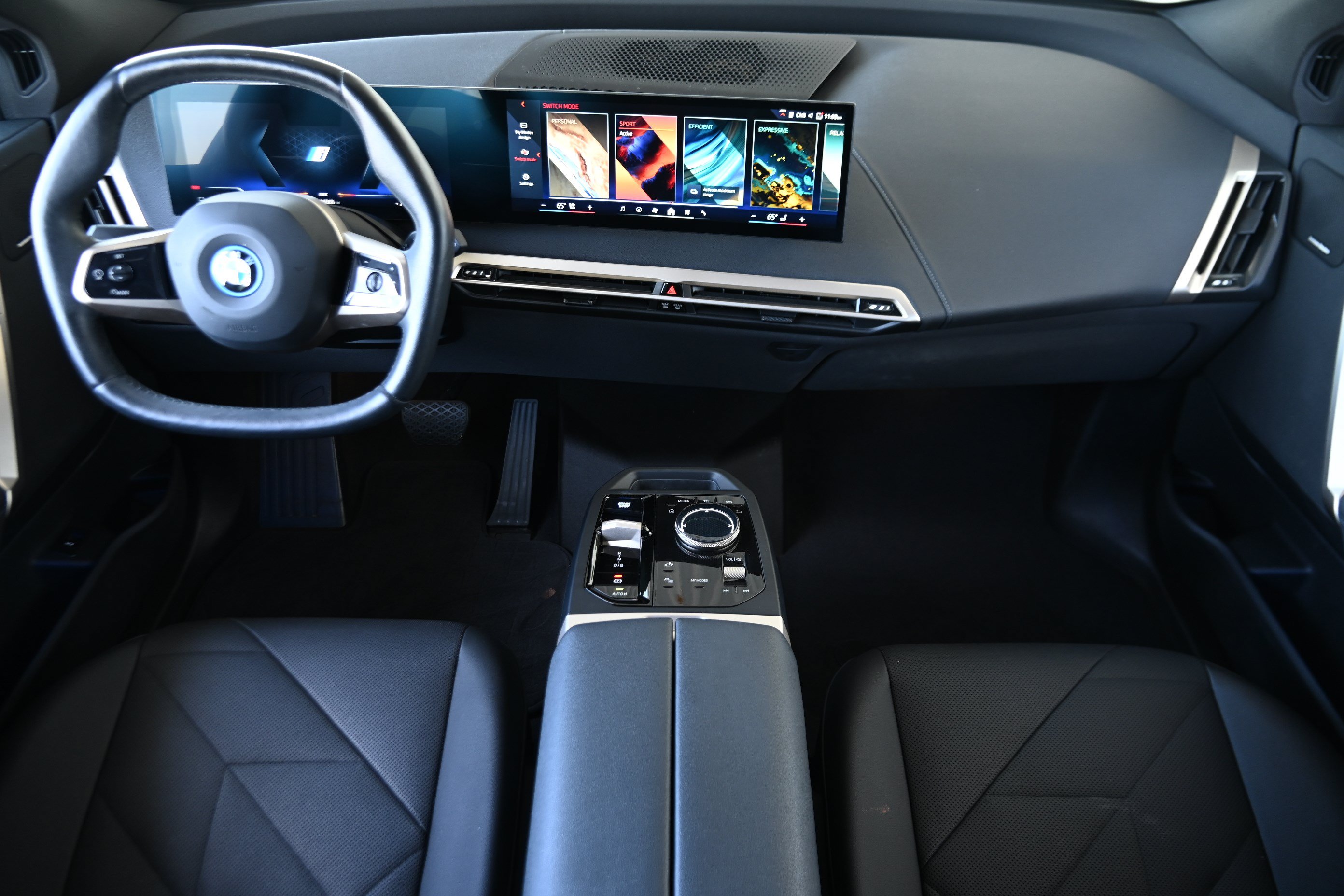 Certified 2025 BMW iX xDrive50 w/ Premium Package AWD/4WD image 15