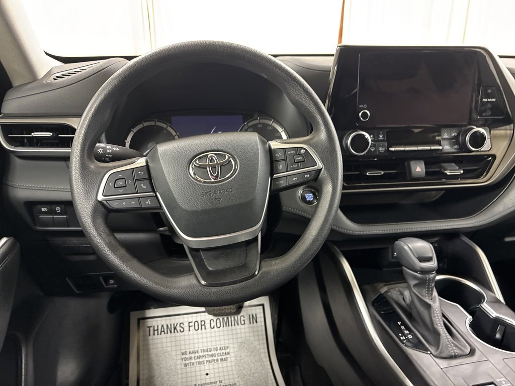 Used 2023 Toyota Highlander L image 18