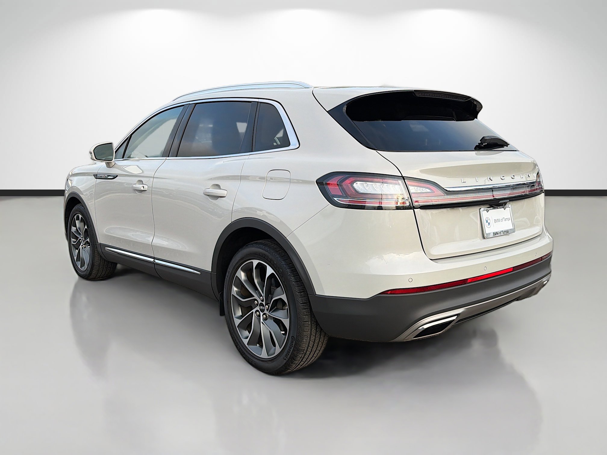 Used 2023 Lincoln Nautilus Reserve image 5