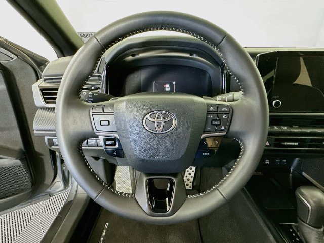 Used 2025 Toyota Camry SE FWD image 13