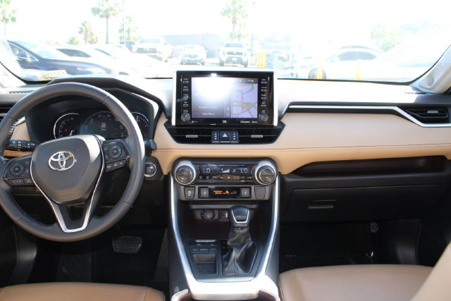 Used 2019 Toyota RAV4 Limited w/ Carpet Mat Package FWD image 10