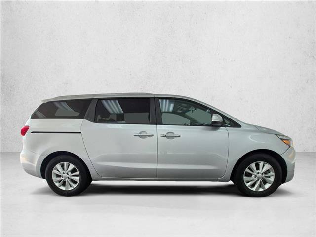 Used 2017 Kia Sedona LX w/ LX Essentials Premium Package FWD image 4