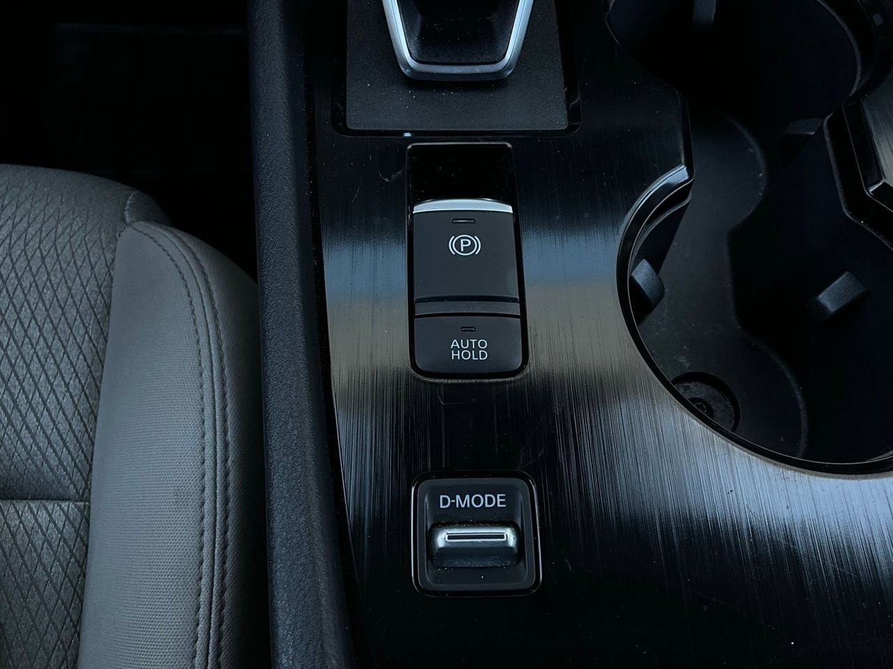 Used 2025 Nissan Rogue SV FWD image 23