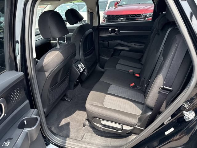 Used 2023 Kia Sorento LX FWD image 16
