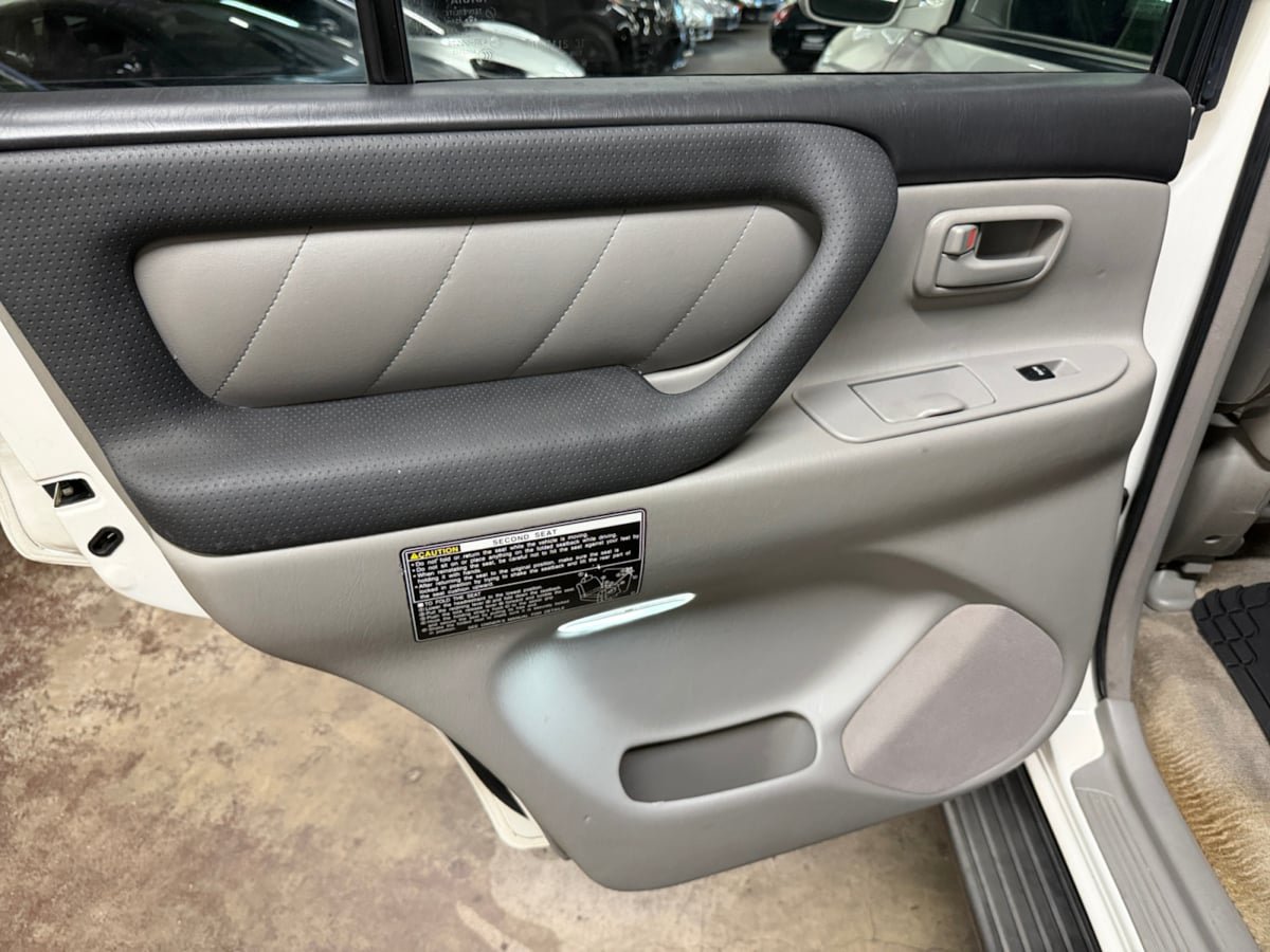 Used 2004 Toyota Land Cruiser AWD/4WD image 15