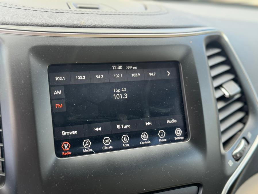 Used 2019 Jeep Cherokee Latitude w/ Cold Weather Group image 15