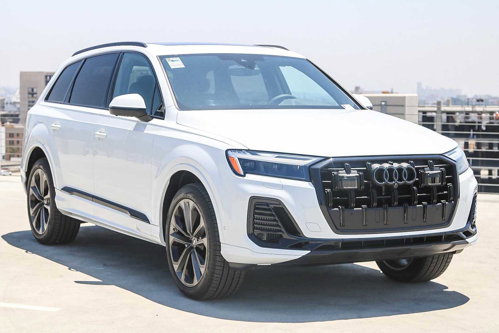 Used 2025 Audi Q7 3.0T Premium Plus image 3