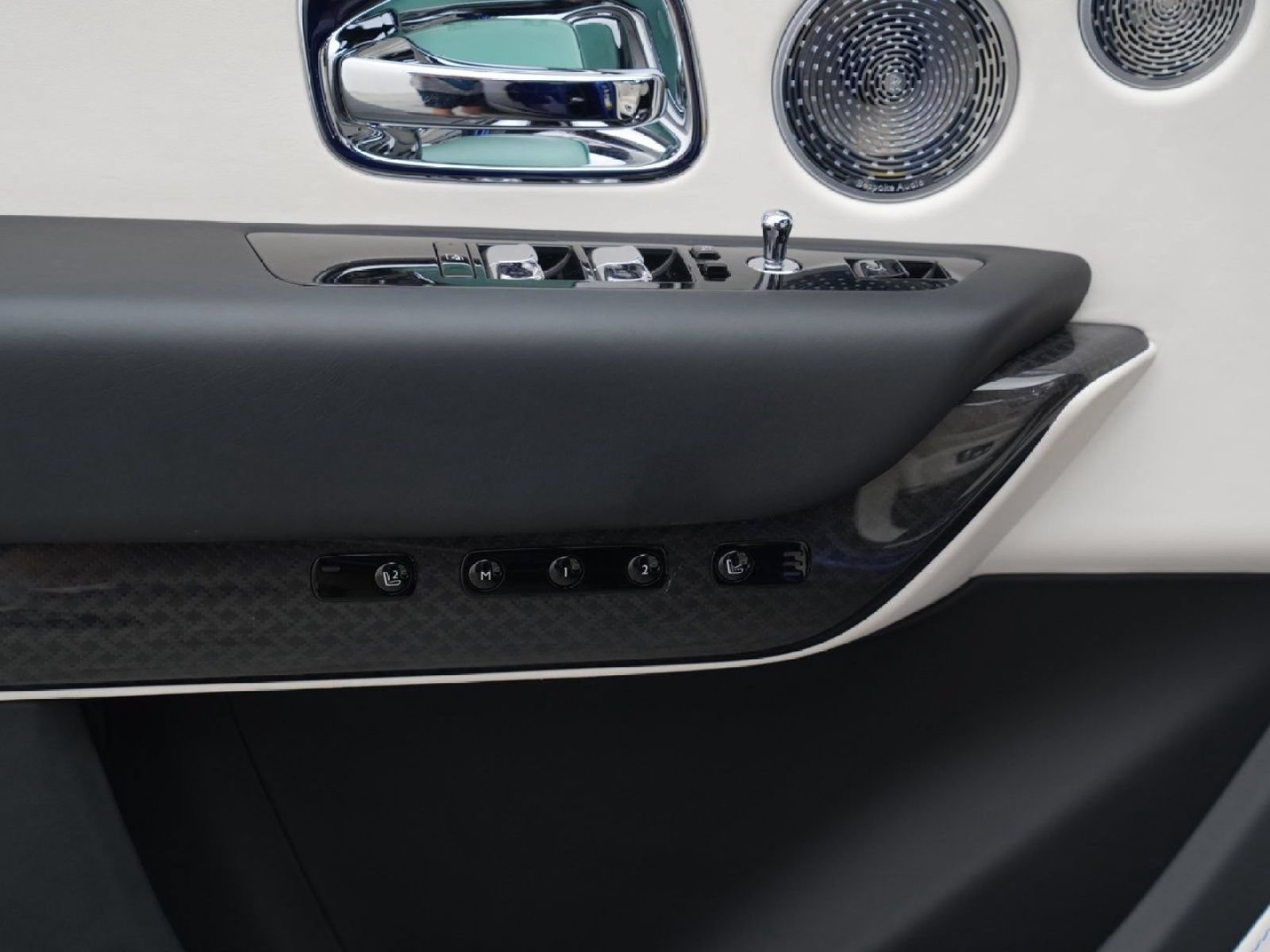 Certified 2021 Rolls-Royce Cullinan Black Badge AWD/4WD image 16