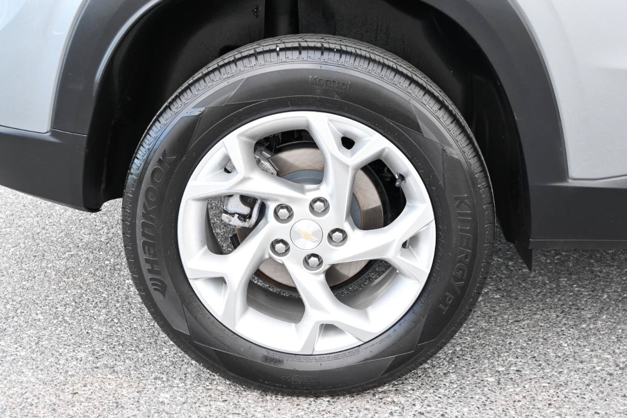 Used 2024 Chevrolet Trax LS w/ LS Convenience Package FWD image 13