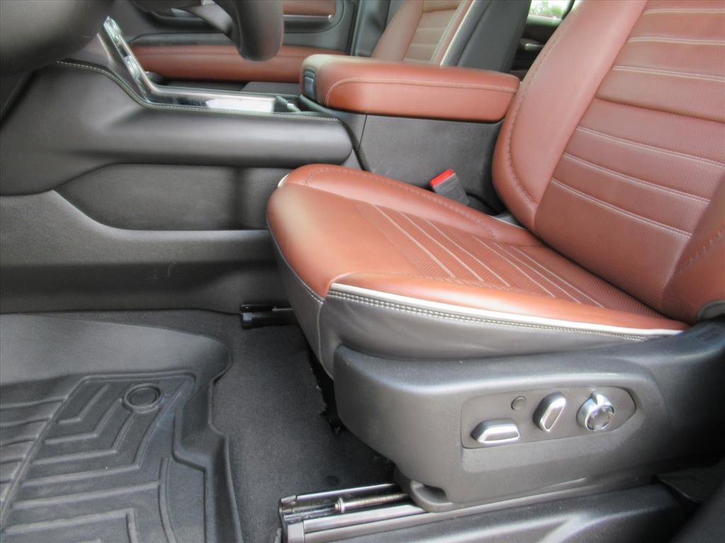 Used 2023 GMC Yukon Denali Ultimate image 16