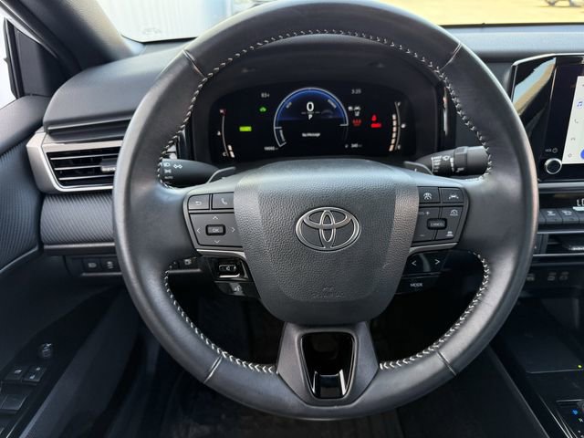 Used 2025 Toyota Camry SE w/ Convenience Package image 13