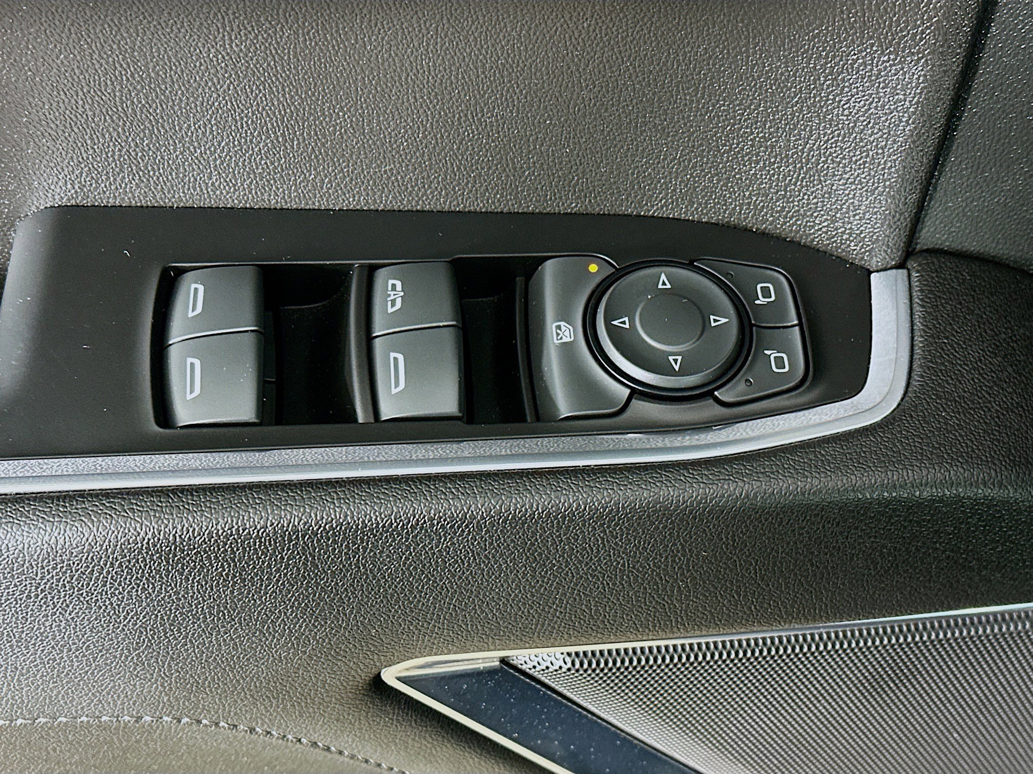 Used 2023 Chevrolet Silverado 1500 LT AWD/4WD image 15