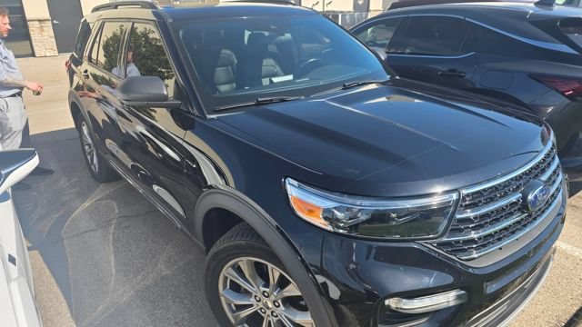 Used 2020 Ford Explorer XLT w/ Equipment Group 202A AWD/4WD image 4